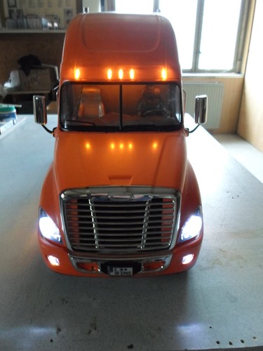 Tamiya freightliner cascadia - tamiya,