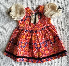 bezauberndes altes Puppenkleid