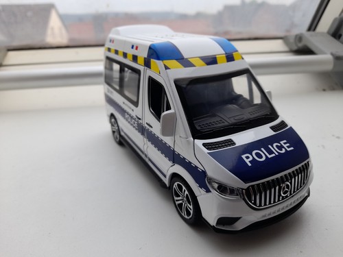 Diorama mercedes benz sprinter - mercedes-benz,