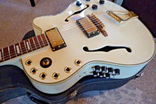 Lead Halbakustik  E - Gitarre mit Amp. & Lautsprecher