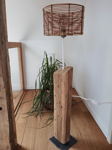 Stehlampe aus eichenbalken - aus,