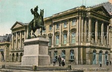 Paris Chateau de Versailles Statue de Louis X