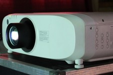 *Panasonic PT-EW640*Profi-Beamer Projektor 5800Lumen 5000:1 HDMI HDBaseT Lens-S.