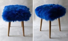 Unikat: Retro-Hocker Eiche, hochwertiger Merino-Lammfell-Polstersitz blau