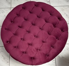 Roter Sitzhocker Aus Stoff zum Lagern