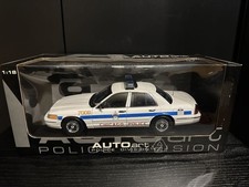 AUTOart 1/18 Ford Crown