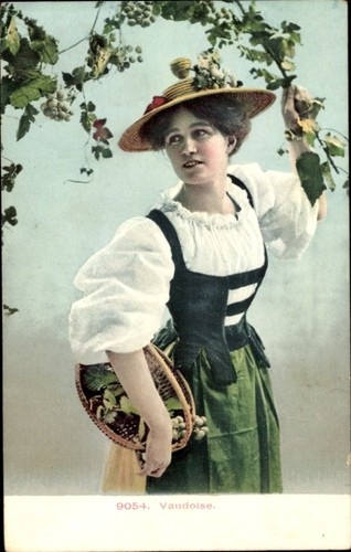 Frau volkstracht aus - in,