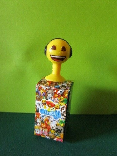 Emoji aldi stikeez - ~, rokky