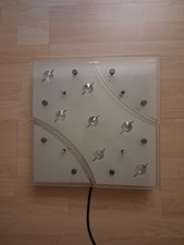 Deckenleuchte mit 4 Halogenlampen und 7 LED-Lämpchen mit Farbwechsel