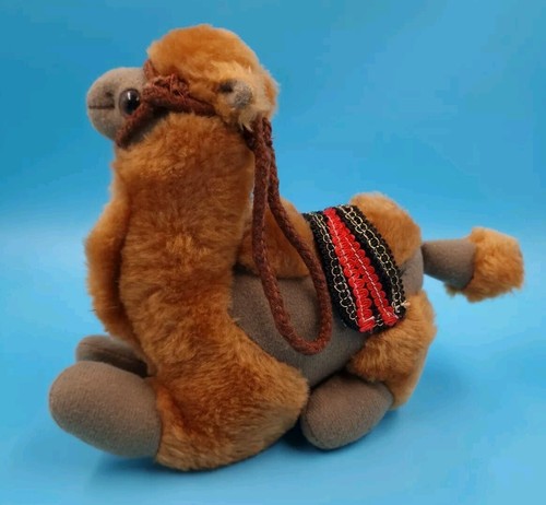 Kamel liegend mit satteldecke - kamel,