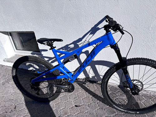 Fuji reveal 2017 blau 5 - reveal,
