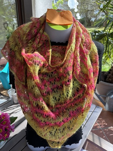 Handgestricktes tuch - handgestricktes,