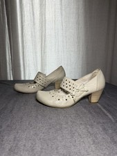 CAPRICE Cream Leather Mary