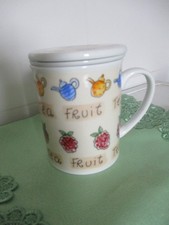 Teetasse mit Sieb und Deckel