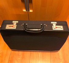 Aktenkoffer mit Zahlenschloss