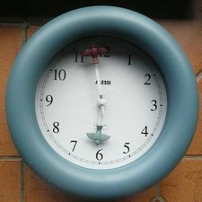 Alessi  Wanduhr  taubenblau