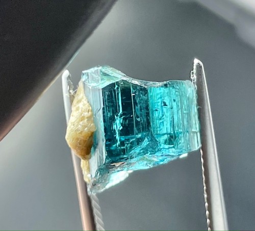 Turmalin blau indigolith roh - indigolith,