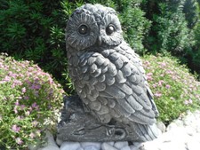Steinfigur Eule auf Stamm