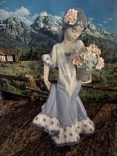 LLADRO Flor Maria #5490 Girl