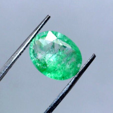 Natürlich 4.40 Karat Grün