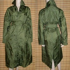 GRÜNER REGENMANTEL - RAINCOAT