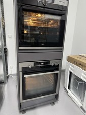 Mobile Küche mit 3 AEG Backöfen, Induktionskochfeld & Kühlschrank - Auf Rollen
