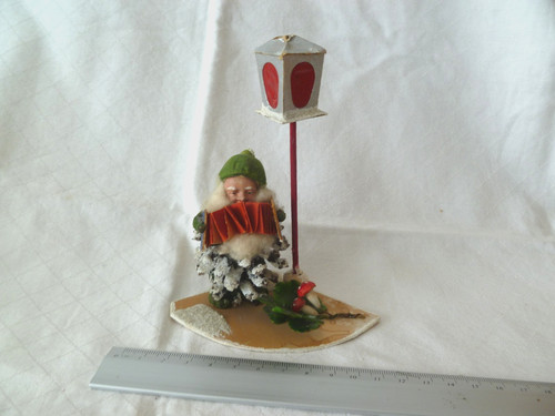 Altes zapfenmännchen mit - zapfenmännchen,