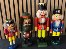 4x Holz Nussknacker in Uniform