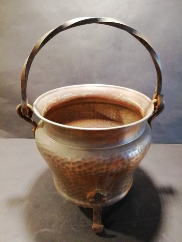 Alter kupferkessel mit - kupferkessel, henkel