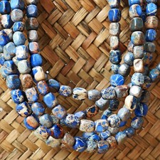 NELLYS Impressionen Jaspis Edelstein Perlen Nuggets ca. 5x8mm Würfel blau