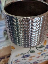 Blumenübertopf silberfarben