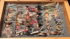 170 Fliegen mit scharfen Haken, Trockenfliegen, Nassfliegen, Nymphen in Holzbox