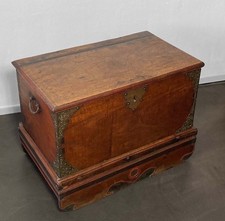 Alte Truhe Deckeltruhe