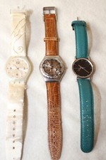 3 Damen Handaufzug Armbanduhren: 2 Swatch,1 Mercedes Benz