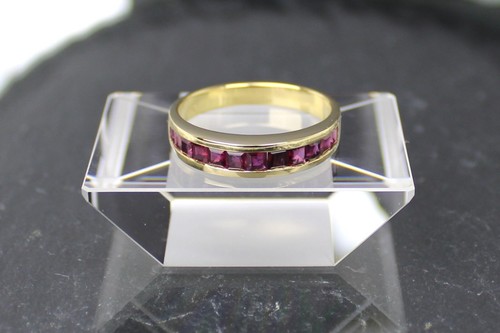 Rubin goldring aus - aus, 750er