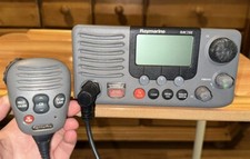 Raymarine RAY218E VHF Seefunkgerät