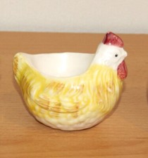 Eierbecher als Huhn Hahn weiß beige   Keramik