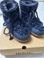 IKKII Boots in Blau mit