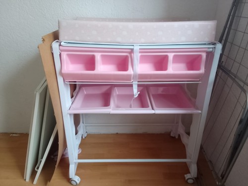 Wickelkommode mit badewanne