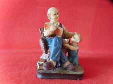 PLASTIK FIGUR OPA MANN JUNGE KIND SESSEL BÜCHER HAUSSCHUHE KAFFEE ALTER MANN ALT