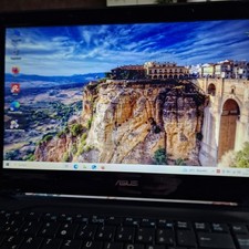 ASUS Laptop 15.6 Zoll, Modell A52J, mit 4GB RAM, 480 GB SSD
