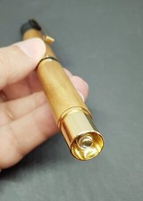 Schöne und seltene Taschenlampe - Handarbeit in Holz - Wie ein Kugelschreiber.