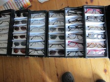 36 Brillen Brillengestelle im Koffer
