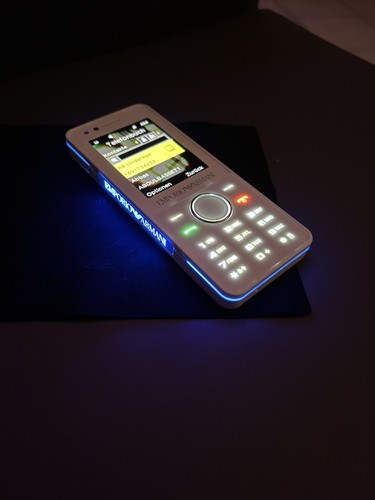 Samsung m7500 armani - samsung,