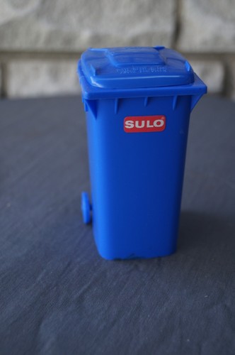 Neue blaue mini mülltonne - mini,