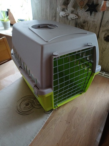 Hunde und katzentransportbox - und,