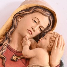 Madonna mit Kind geschnitztes