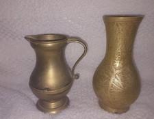 Krug und Vase aus Messing