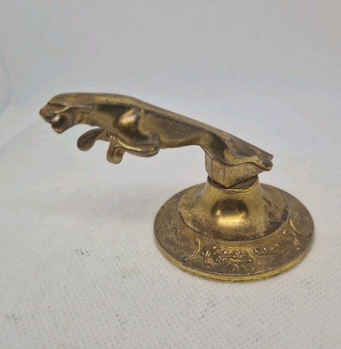 Springendes jaguar auto - springendes,