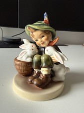 Goebel Hummel Figur 58/0 "Hasenvater", Junge mit drei Hasen und Korb